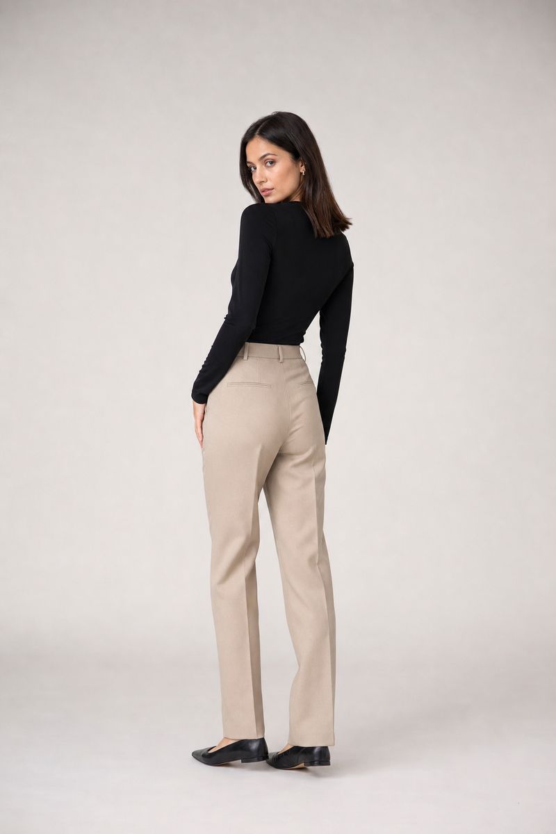 Look over the shoulder Model pose: look over the shoulder